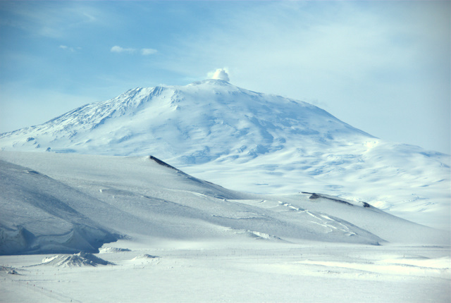 Another Mt. Erebus plume